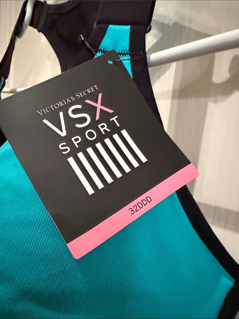 Victoria's Secret Incredible Front-Close Sports Bra - 32DDD - Picture 5 of 8